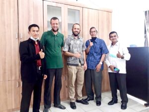 Wujudkan Kampus Gemilang dan Terbilang, UIN Suska Riau Rangkul Dua Native Speaker dalam Pelatihan TOEFL Bagi Dosen.